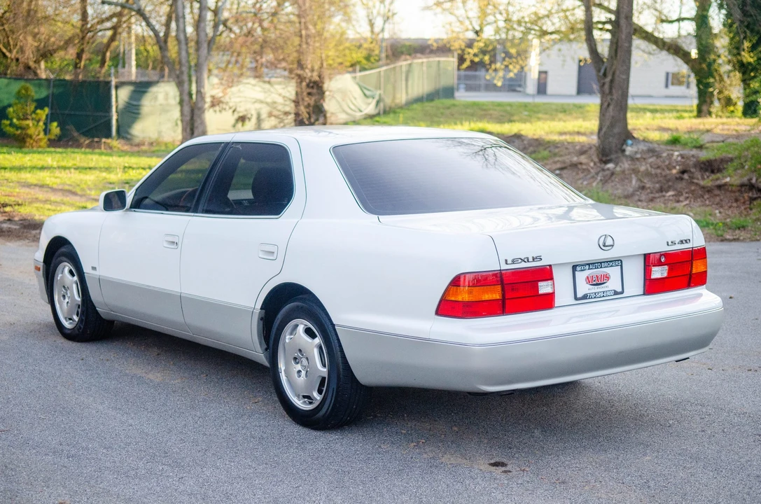 2000 Lexus LS 2nd Gen - Image 23 of 31