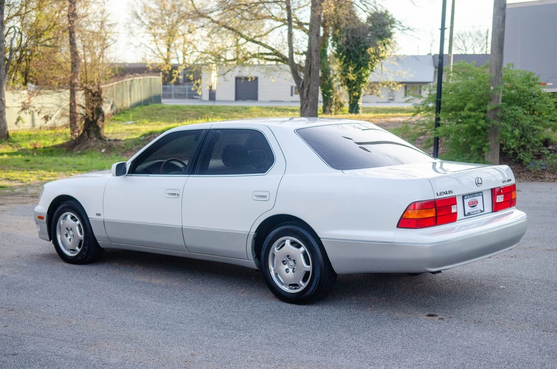 2000 Lexus LS 2nd Gen - Image 24 of 31