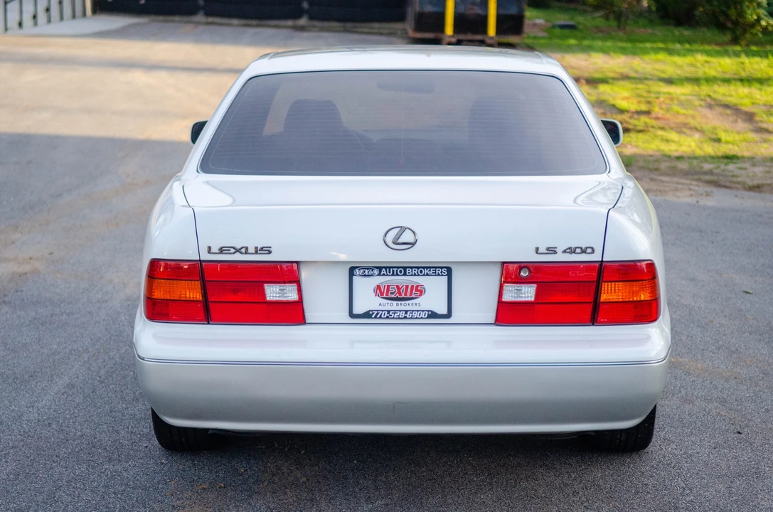 2000 Lexus LS 2nd Gen - Image 21 of 31