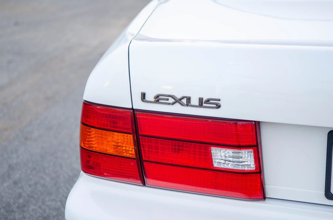 2000 Lexus LS 2nd Gen - Image 29 of 31