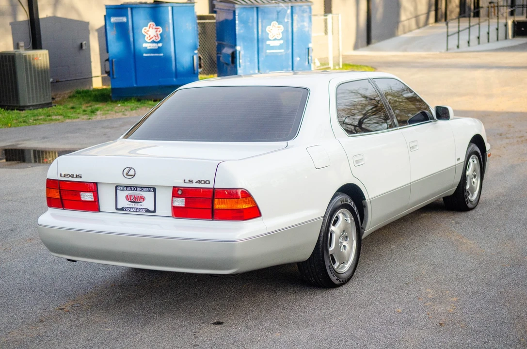 2000 Lexus LS 2nd Gen - Image 19 of 31
