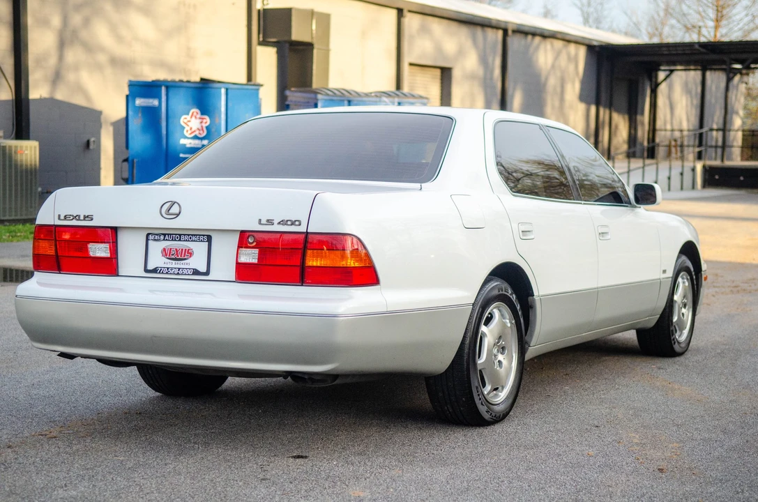 2000 Lexus LS 2nd Gen - Image 18 of 31