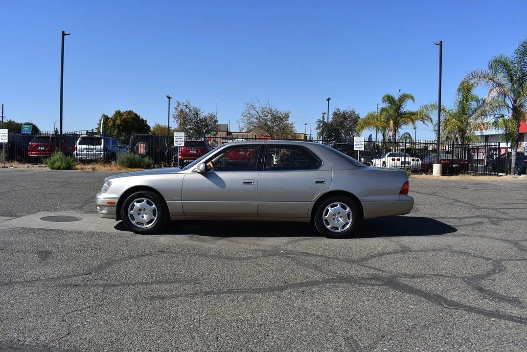 2000 Lexus LS 2nd Gen - Image 20 of 31