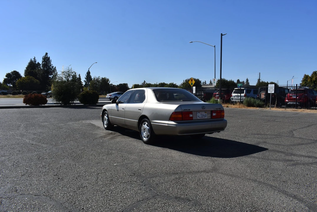 2000 Lexus LS 2nd Gen - Image 21 of 31
