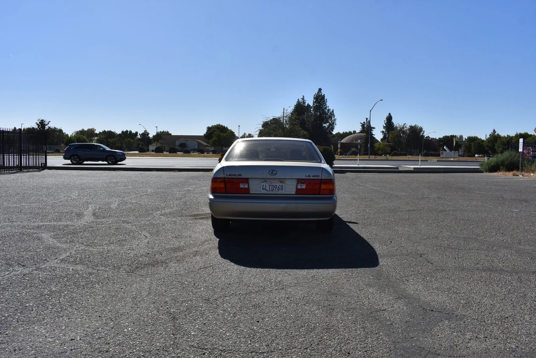 2000 Lexus LS 2nd Gen - Image 22 of 31