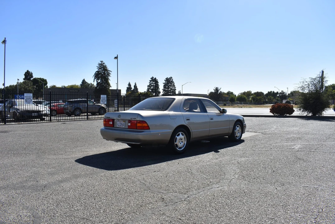 2000 Lexus LS 2nd Gen - Image 23 of 31
