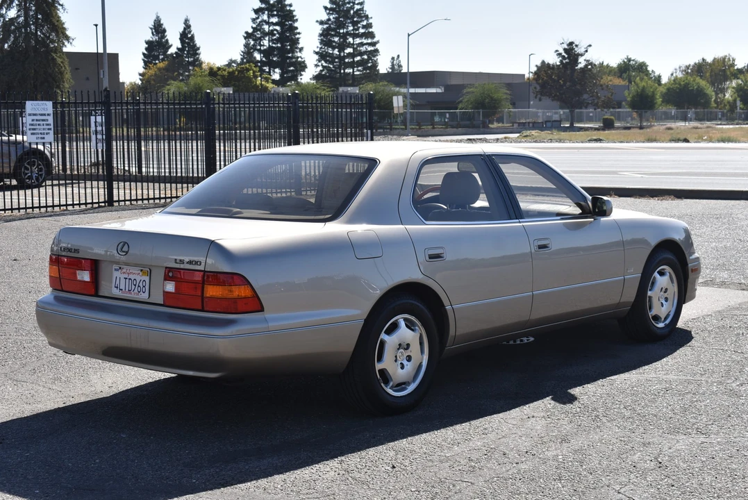 2000 Lexus LS 2nd Gen - Image 14 of 31