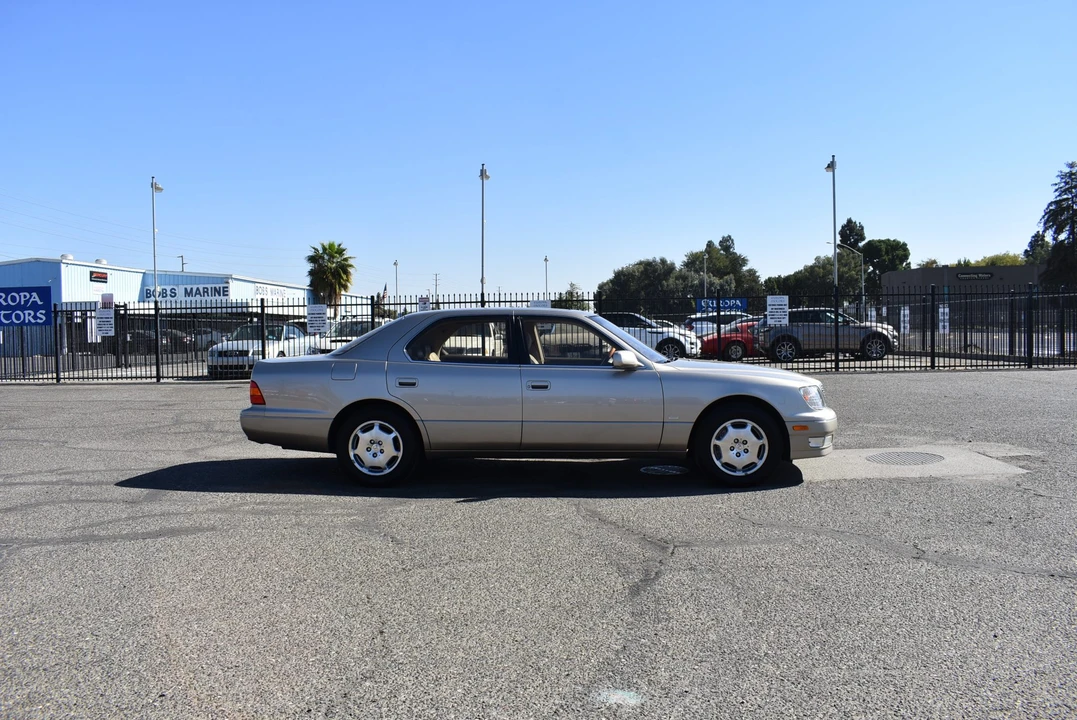 2000 Lexus LS 2nd Gen - Image 24 of 31