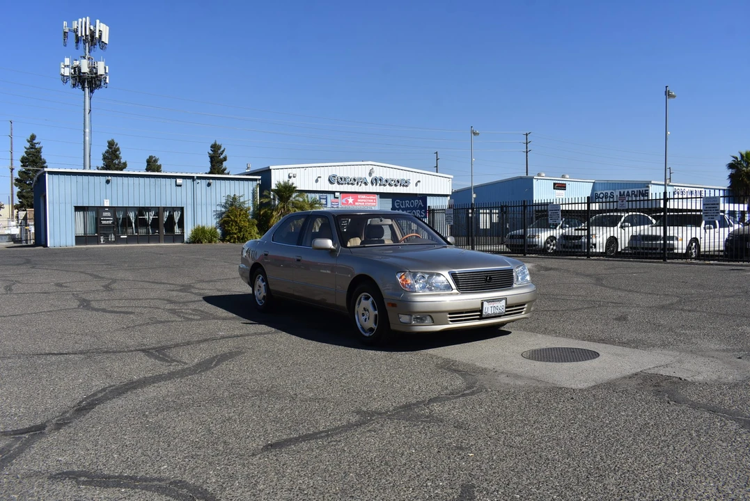 2000 Lexus LS 2nd Gen - Image 25 of 31