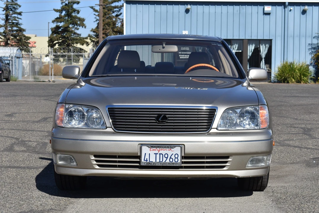 2000 Lexus LS 2nd Gen - Image 17 of 31
