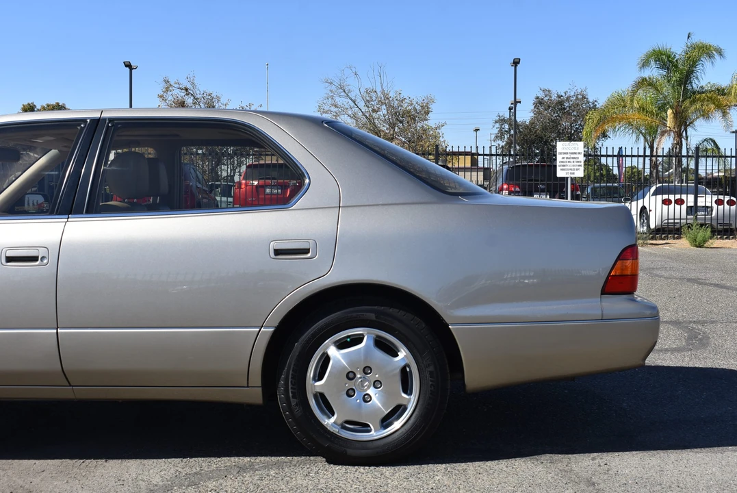 2000 Lexus LS 2nd Gen - Image 31 of 31