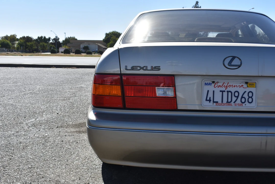 2000 Lexus LS 2nd Gen - Image 28 of 31