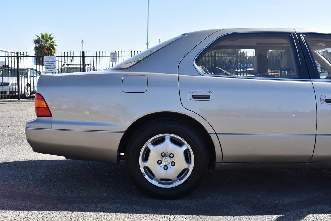 2000 Lexus LS 2nd Gen - Image 26 of 31