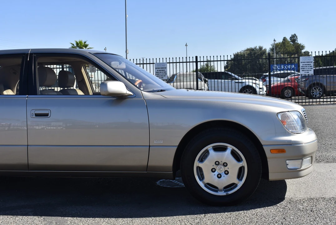 2000 Lexus LS 2nd Gen - Image 27 of 31