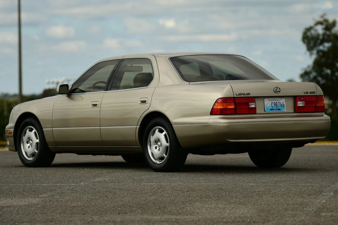 2000 Lexus LS 2nd Gen - Image 11 of 31