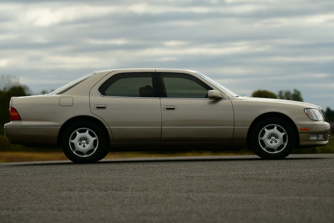 2000 Lexus LS 2nd Gen - Image 15 of 31