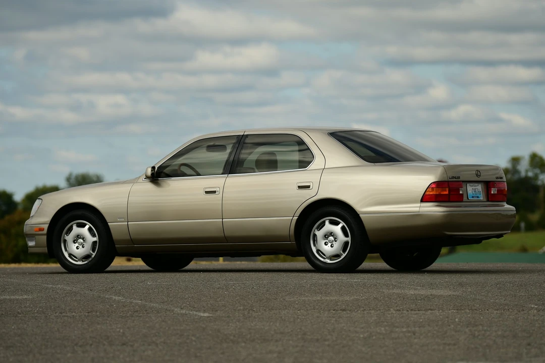 2000 Lexus LS 2nd Gen - Image 9 of 31