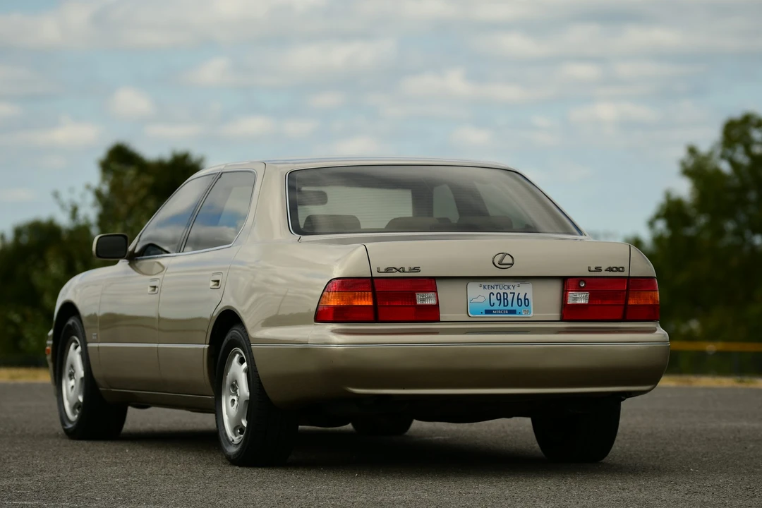 2000 Lexus LS 2nd Gen - Image 12 of 31