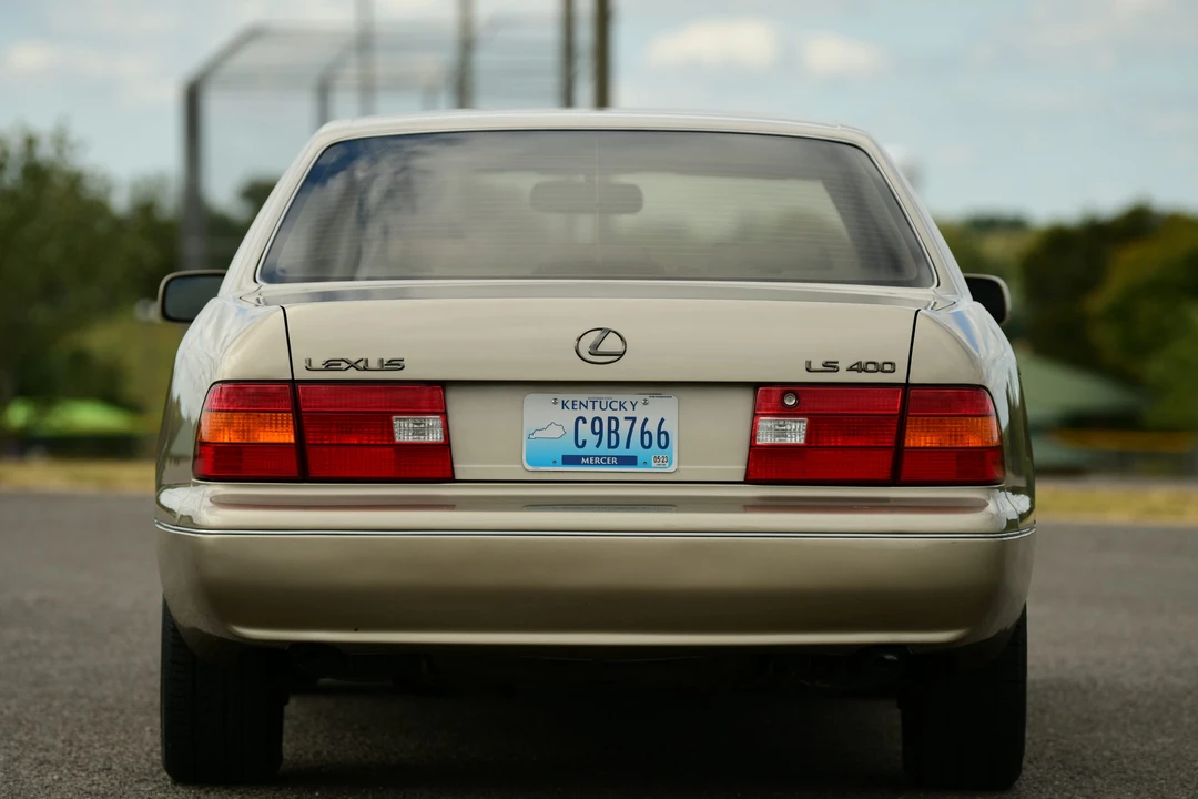 2000 Lexus LS 2nd Gen - Image 13 of 31