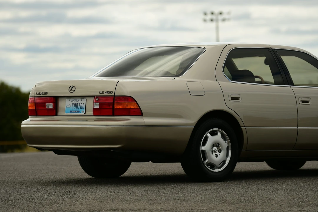 2000 Lexus LS 2nd Gen - Image 30 of 31