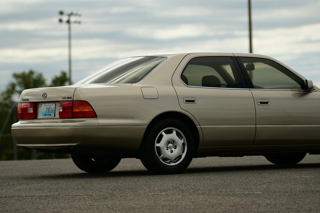2000 Lexus LS 2nd Gen - Image 28 of 31