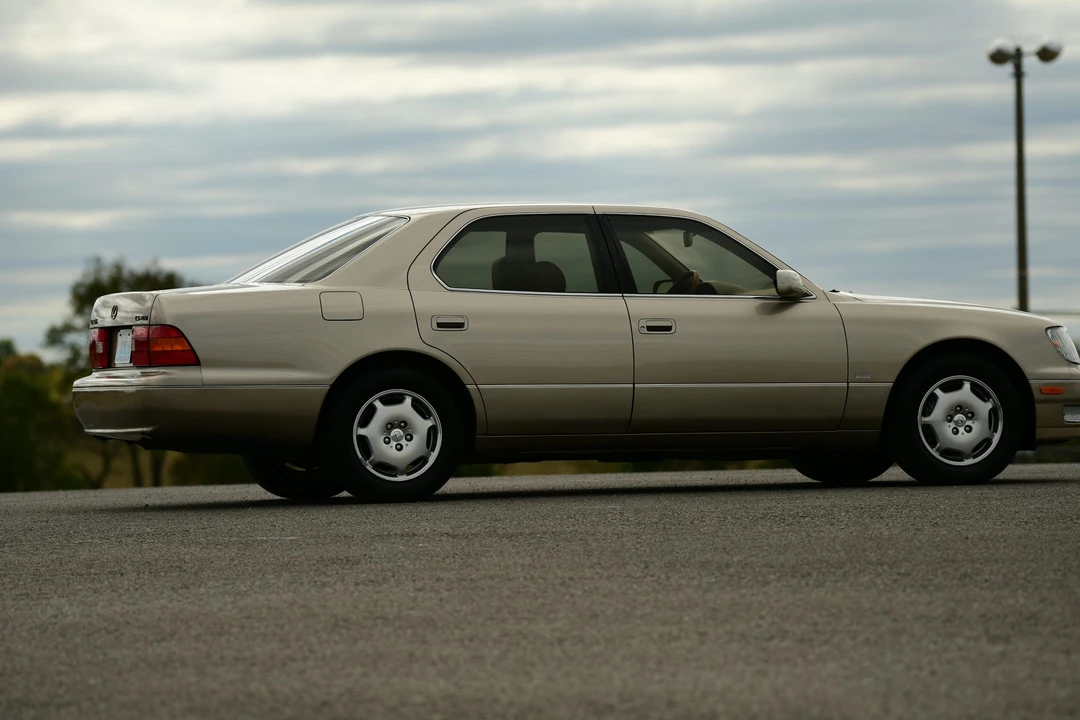 2000 Lexus LS 2nd Gen - Image 14 of 31