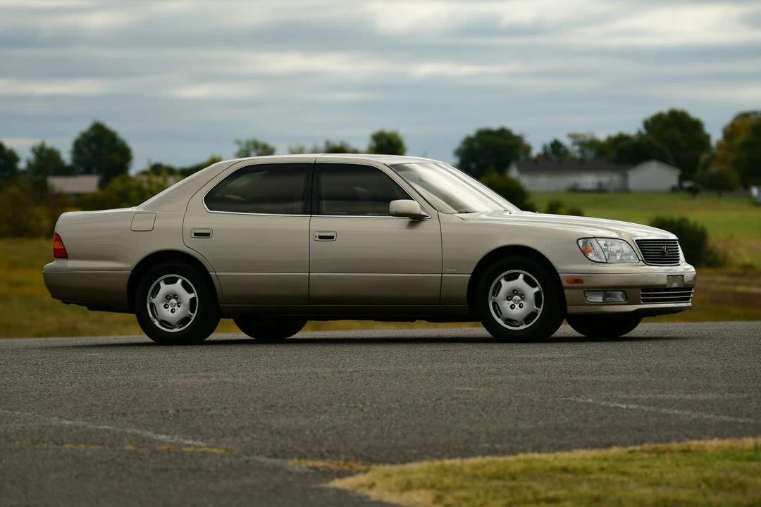 2000 Lexus LS 2nd Gen - Image 16 of 31