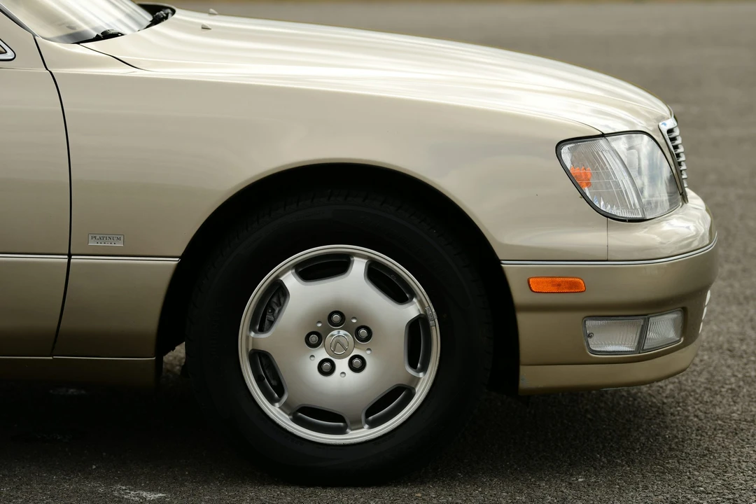2000 Lexus LS 2nd Gen - Image 23 of 31