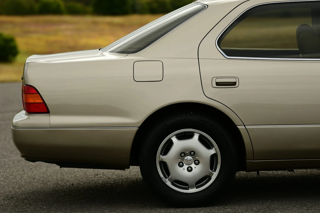 2000 Lexus LS 2nd Gen - Image 27 of 31