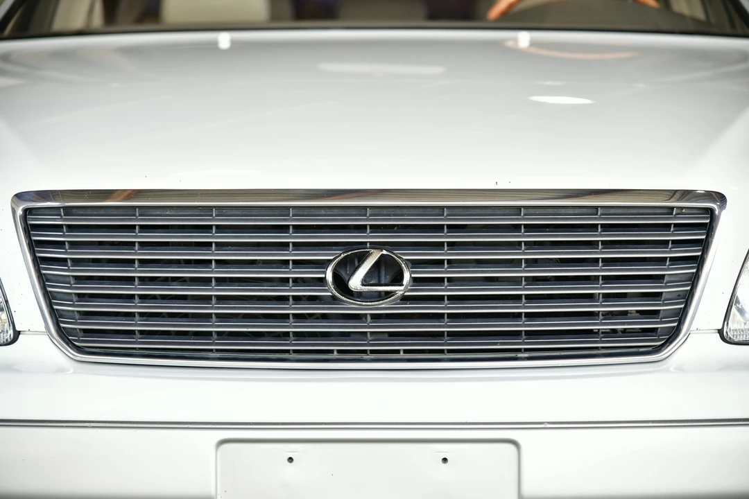 2000 Lexus LS 2nd Gen - Image 30 of 31