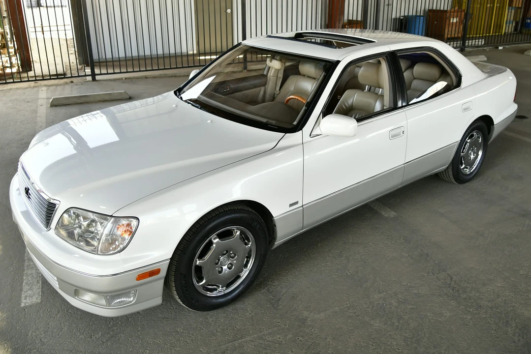 2000 Lexus LS 2nd Gen - Image 12 of 31