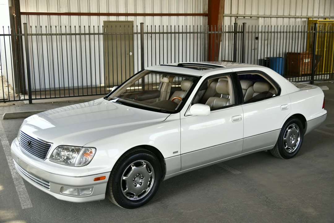 2000 Lexus LS 2nd Gen - Image 10 of 31