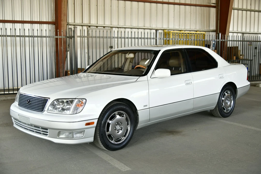 2000 Lexus LS 2nd Gen - Image 11 of 31