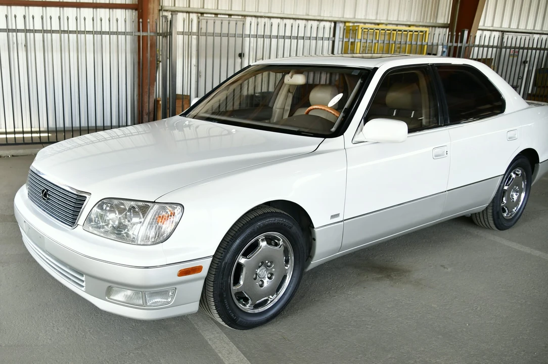 2000 Lexus LS 2nd Gen - Image 9 of 31