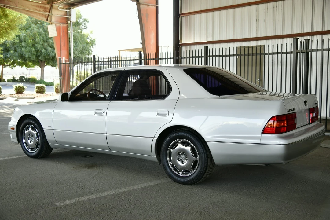 2000 Lexus LS 2nd Gen - Image 14 of 31