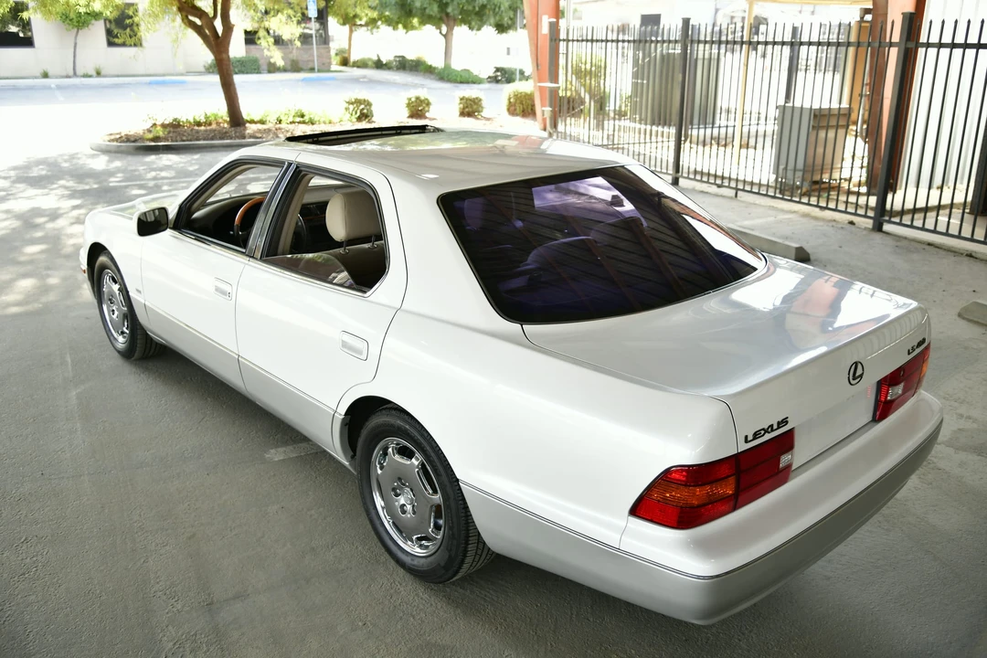 2000 Lexus LS 2nd Gen - Image 15 of 31