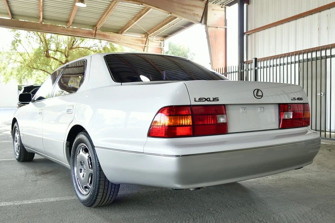 2000 Lexus LS 2nd Gen - Image 16 of 31