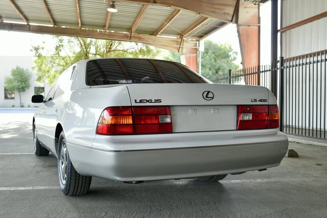 2000 Lexus LS 2nd Gen - Image 17 of 31