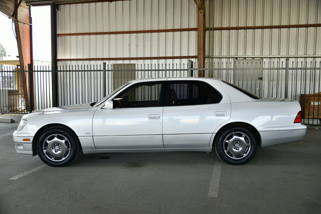 2000 Lexus LS 2nd Gen - Image 13 of 31