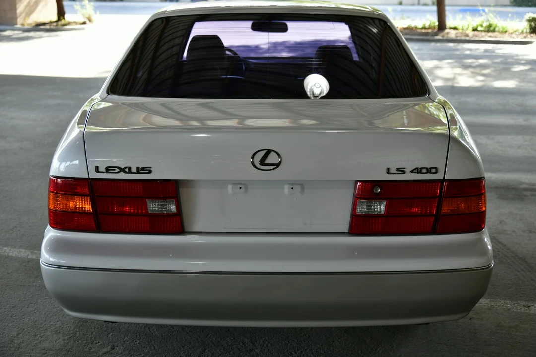 2000 Lexus LS 2nd Gen - Image 18 of 31