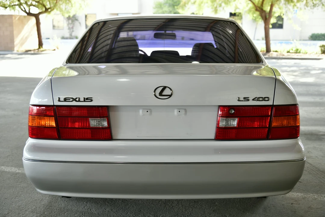 2000 Lexus LS 2nd Gen - Image 19 of 31