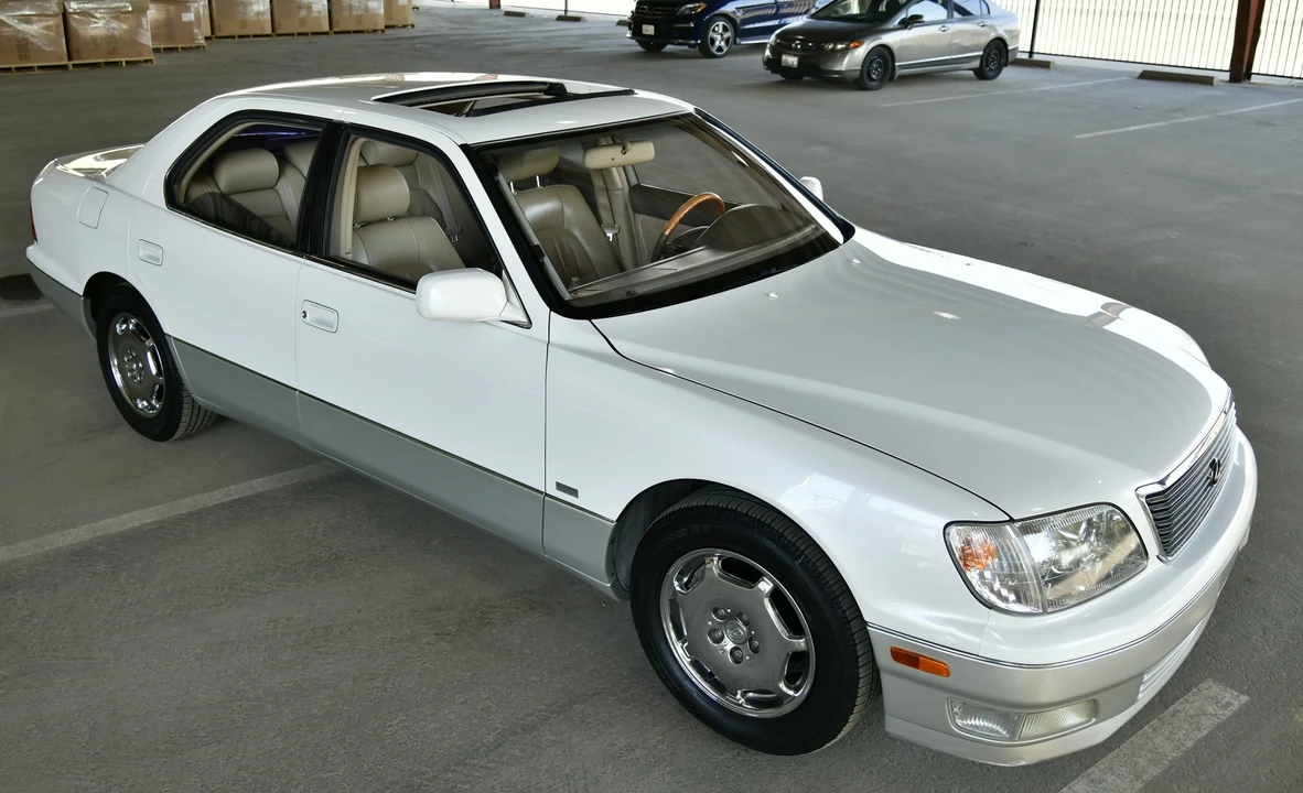 2000 Lexus LS 2nd Gen - Image 23 of 31