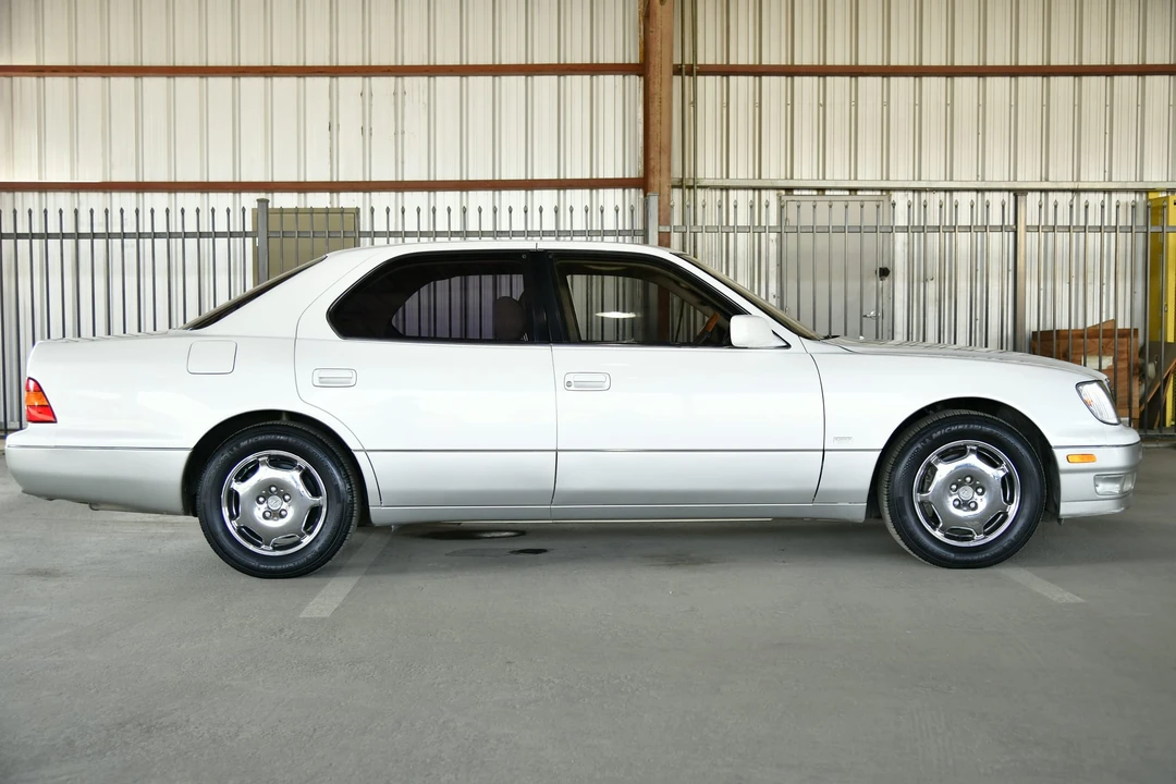 2000 Lexus LS 2nd Gen - Image 22 of 31