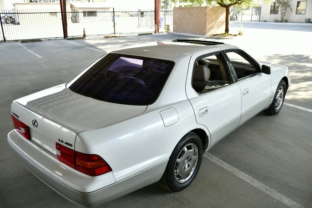 2000 Lexus LS 2nd Gen - Image 21 of 31