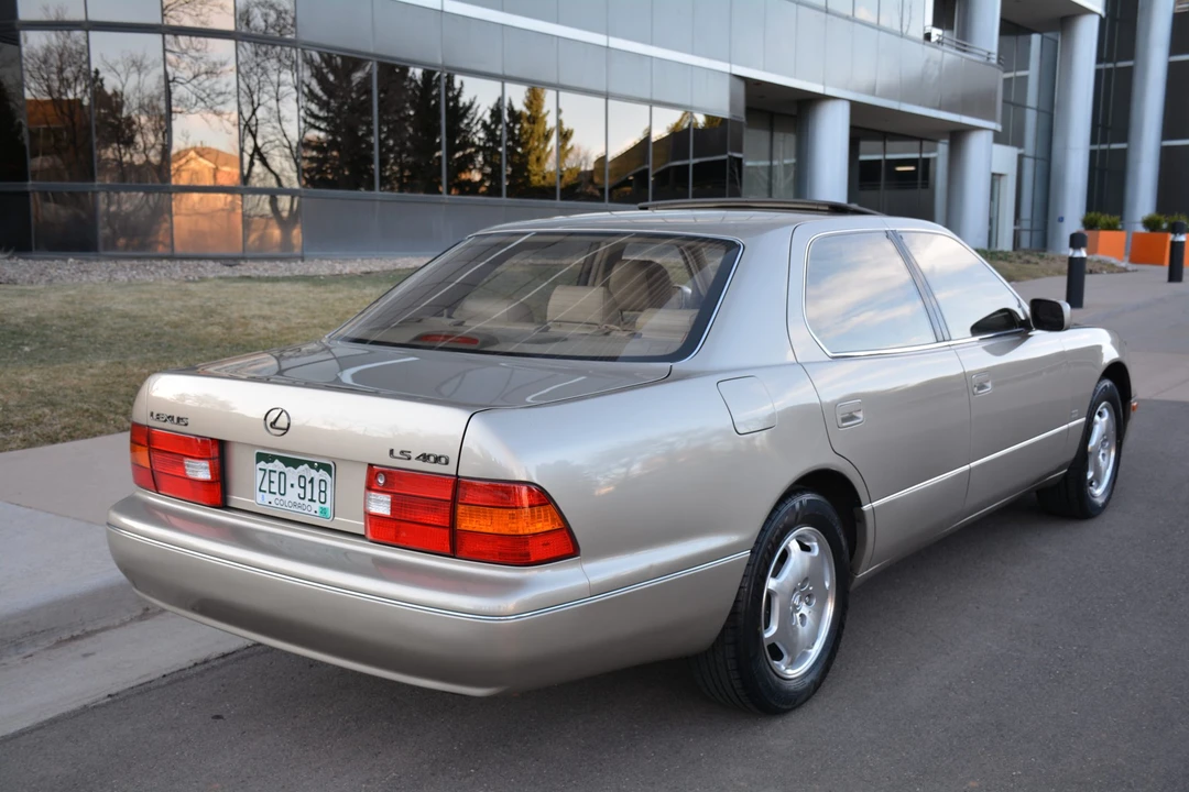 2000 Lexus LS 2nd Gen - Image 17 of 31