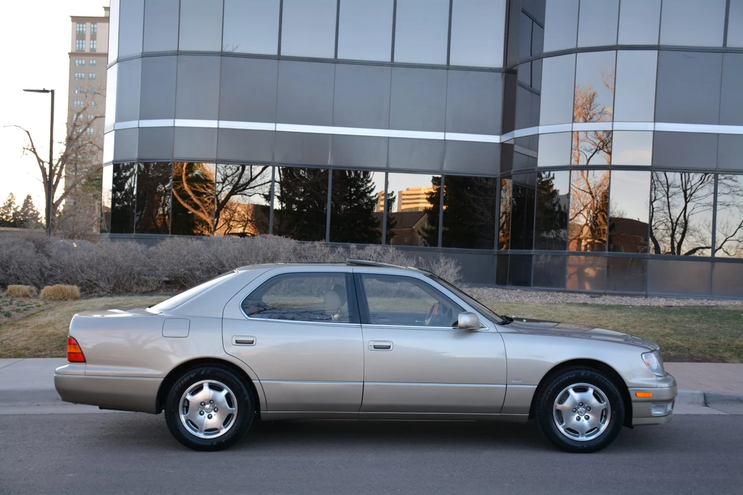 2000 Lexus LS 2nd Gen - Image 2 of 31