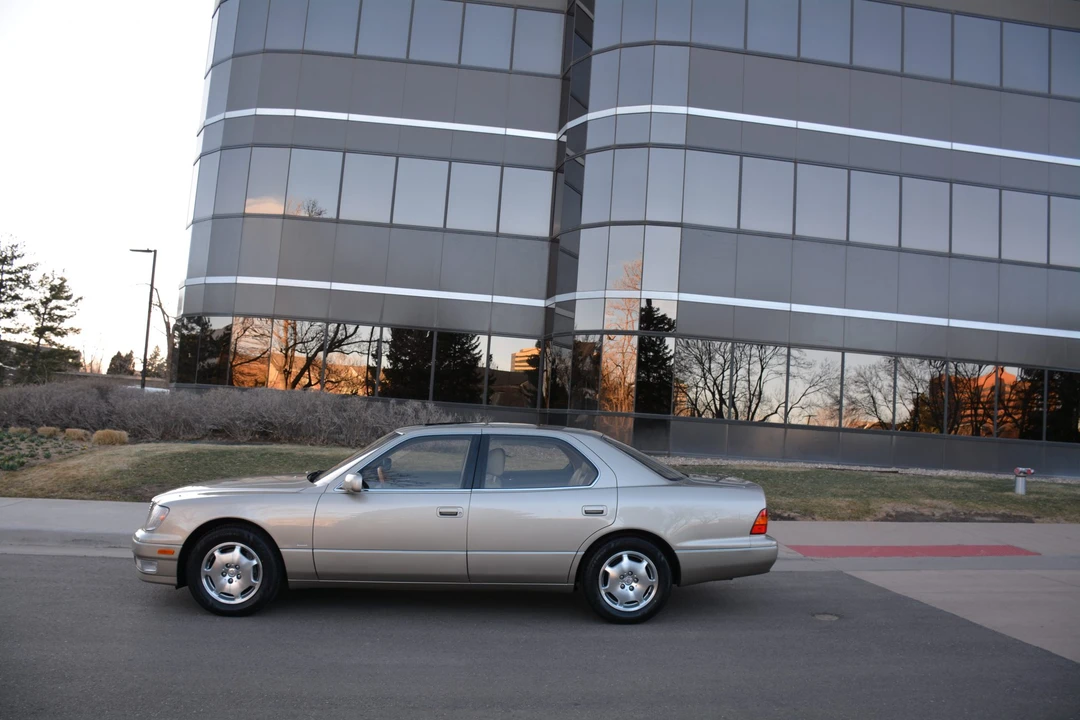 2000 Lexus LS 2nd Gen - Image 11 of 31
