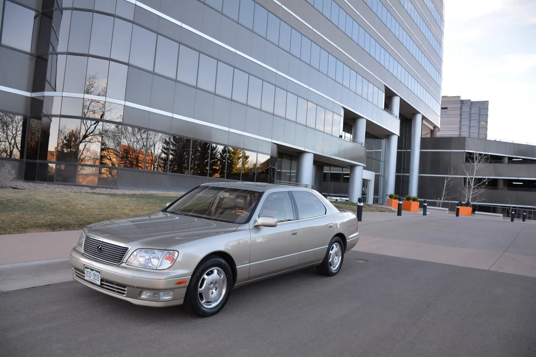 2000 Lexus LS 2nd Gen - Image 10 of 31