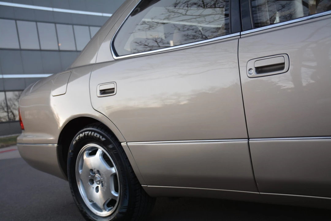 2000 Lexus LS 2nd Gen - Image 24 of 31