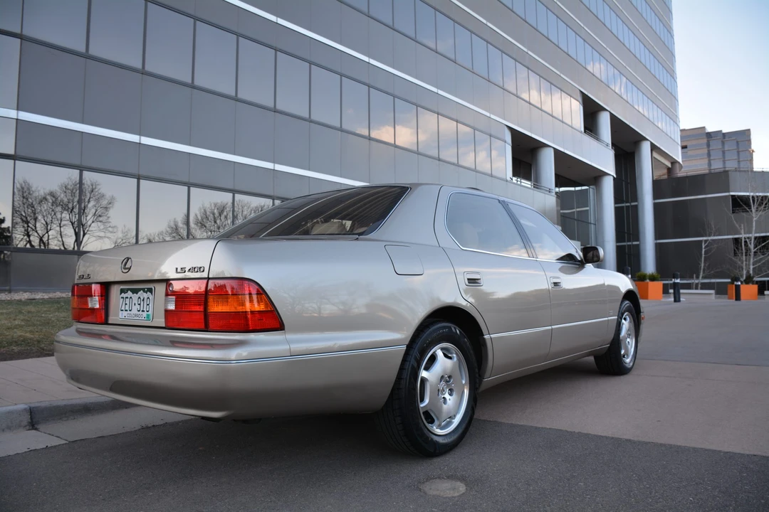 2000 Lexus LS 2nd Gen - Image 18 of 31